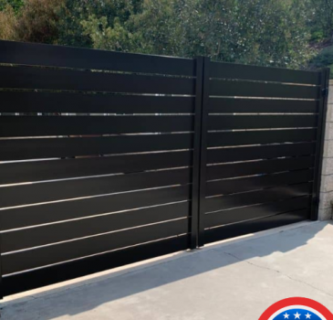 HORIZ FENCE PIC.png