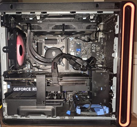 Alienware Aurora Internal.jpg