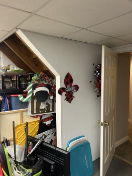 26-0227-BASEMENT STAIR (4).jpg